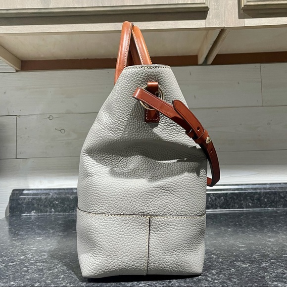 Dooney & Bourke Lg Chelsea Satchel - Picture 4 of 13